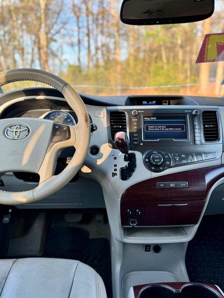 Toyota Sienna  2012