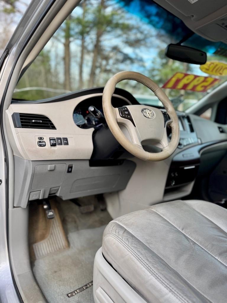 Toyota Sienna  2012