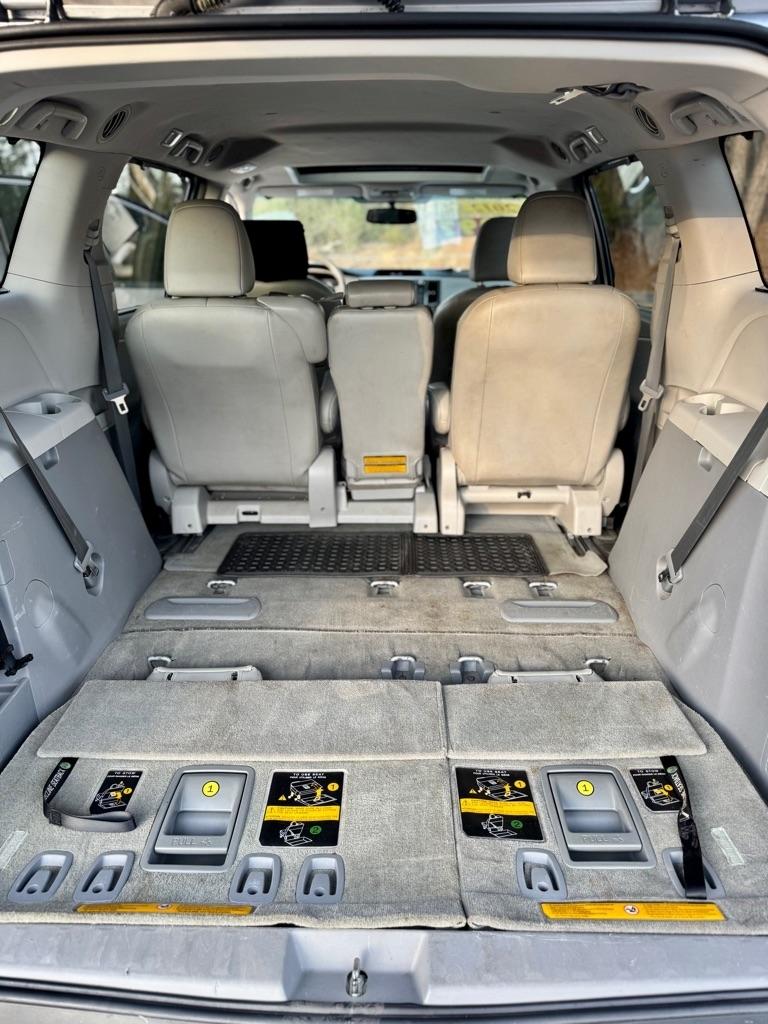 Toyota Sienna  2012