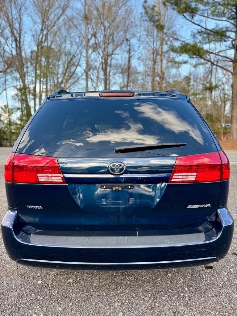 Toyota Sienna  2004