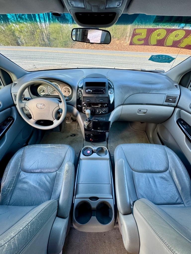 Toyota Sienna  2004