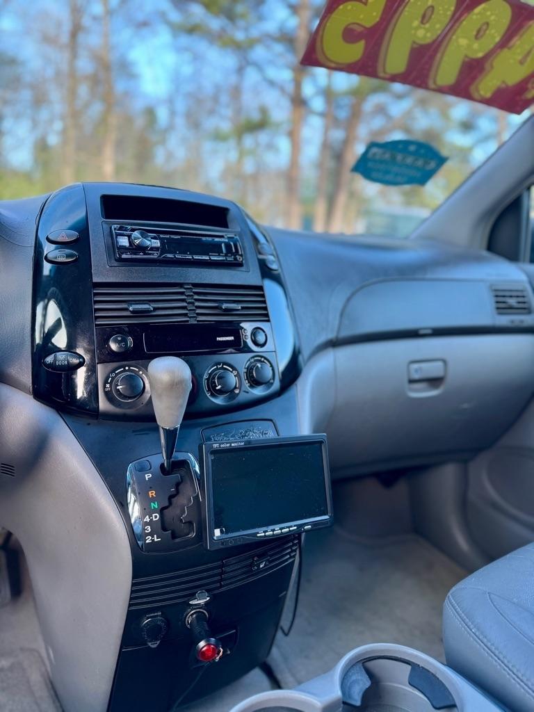 Toyota Sienna  2004