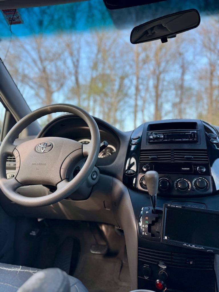 Toyota Sienna  2004