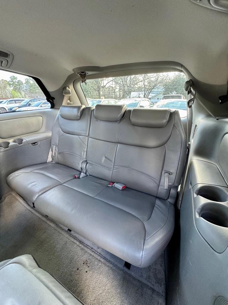 Toyota Sienna  2004