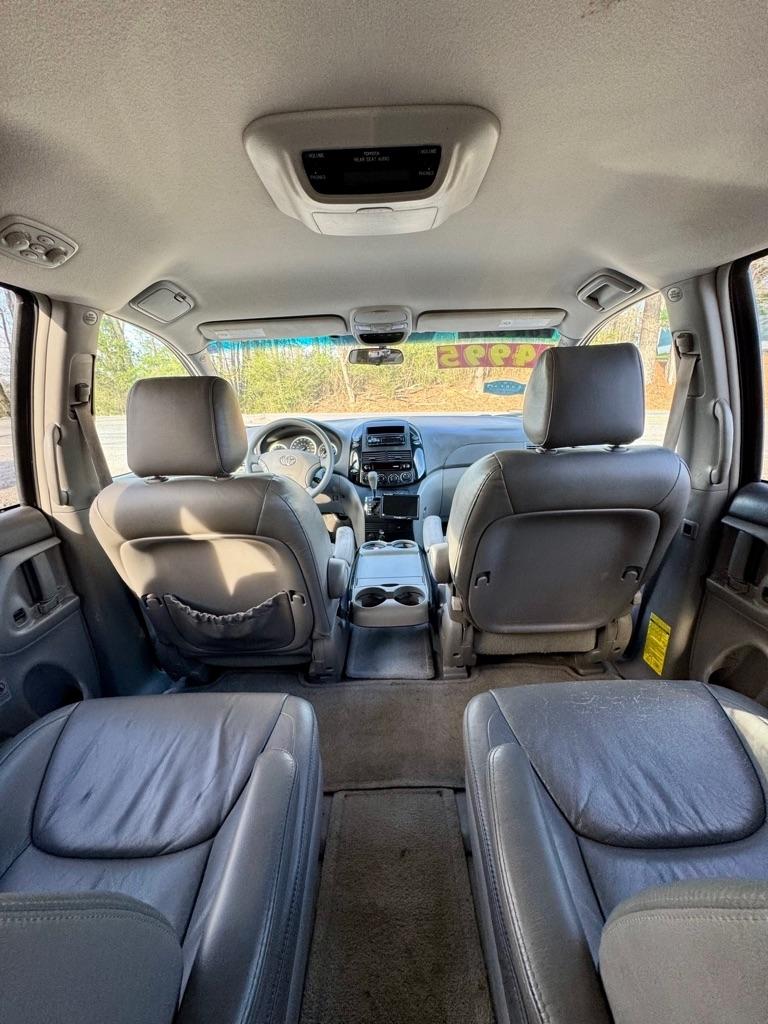 Toyota Sienna  2004