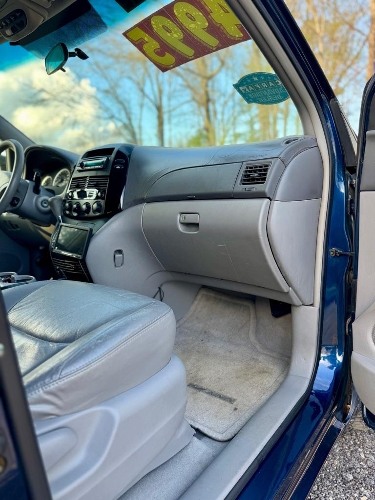 Toyota Sienna  2004