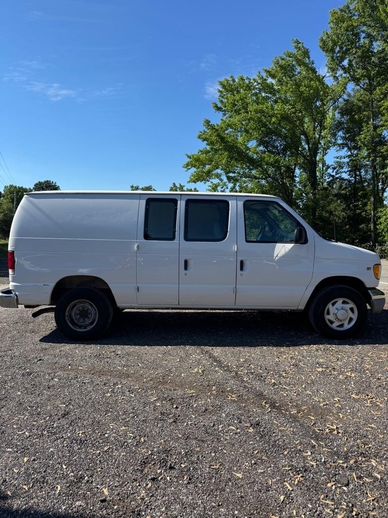 Ford Econoline Cargo Van E-250 2002