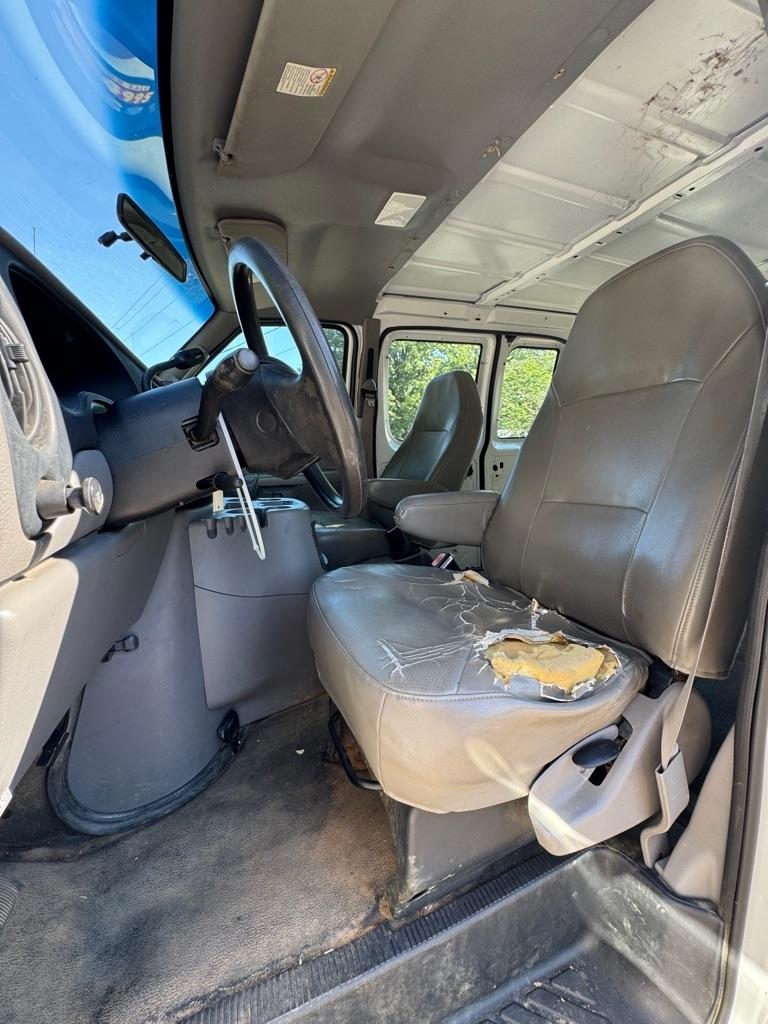 Ford Econoline Cargo Van E-250 2002