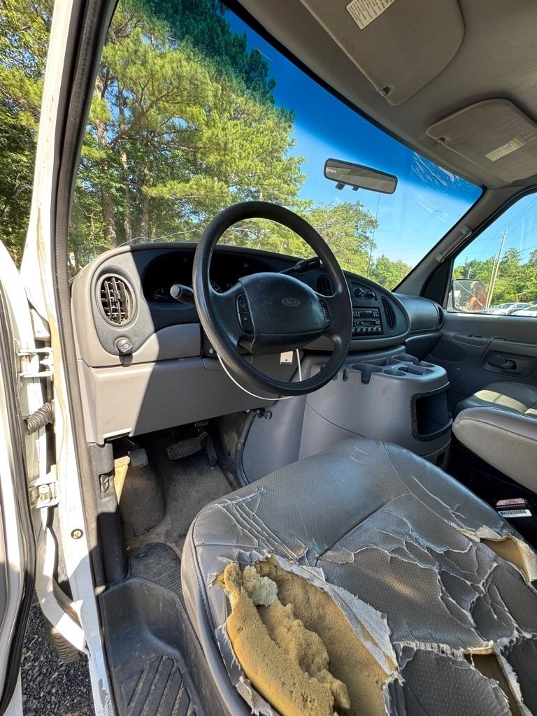 Ford Econoline Cargo Van E-250 2002