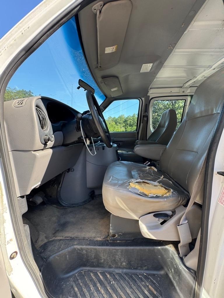 Ford Econoline Cargo Van E-250 2002