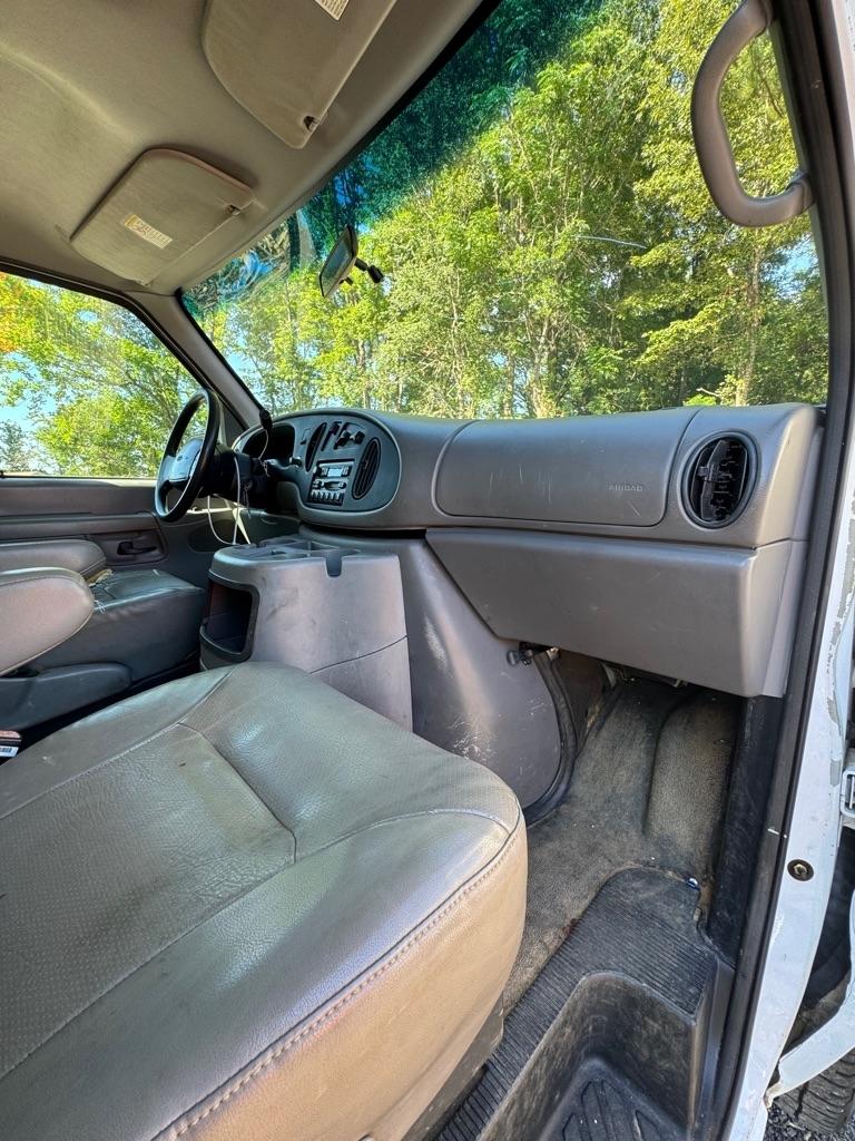 Ford Econoline Cargo Van E-250 2002