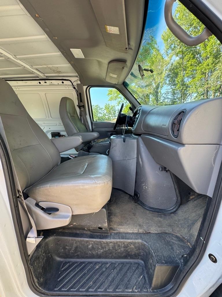 Ford Econoline Cargo Van E-250 2002