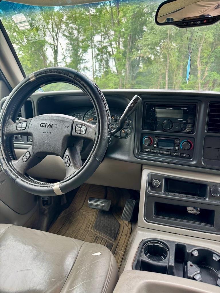 GMC Yukon 4dr 1500 SLT 2005