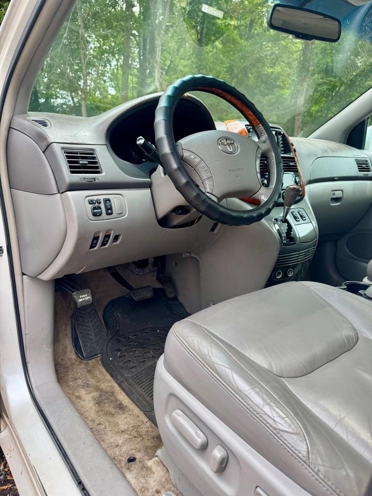 Toyota Sienna 5dr 7-Pass Van XLE Ltd FWD (Natl) 2007