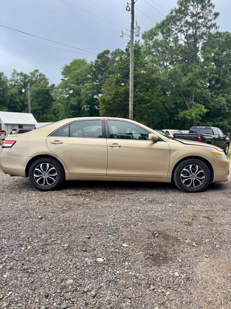 Toyota Camry 4dr Sdn I4 Man LE (Natl) 2011