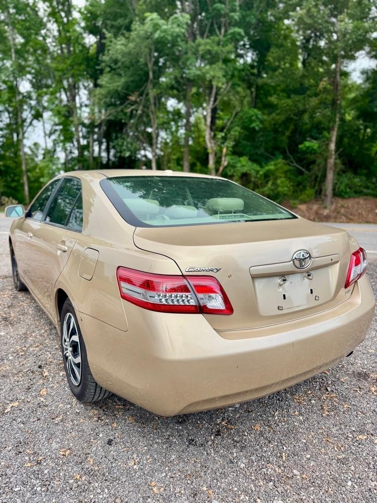 Toyota Camry 4dr Sdn I4 Man LE (Natl) 2011