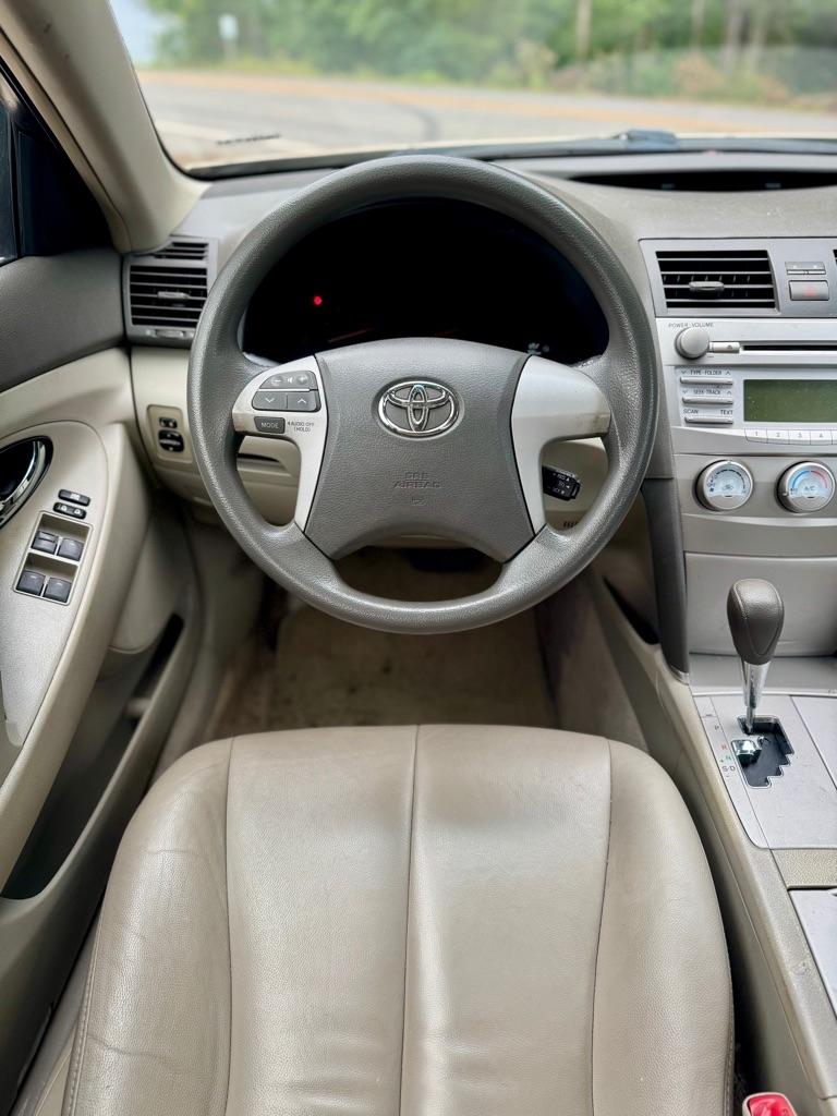 Toyota Camry 4dr Sdn I4 Man LE (Natl) 2011