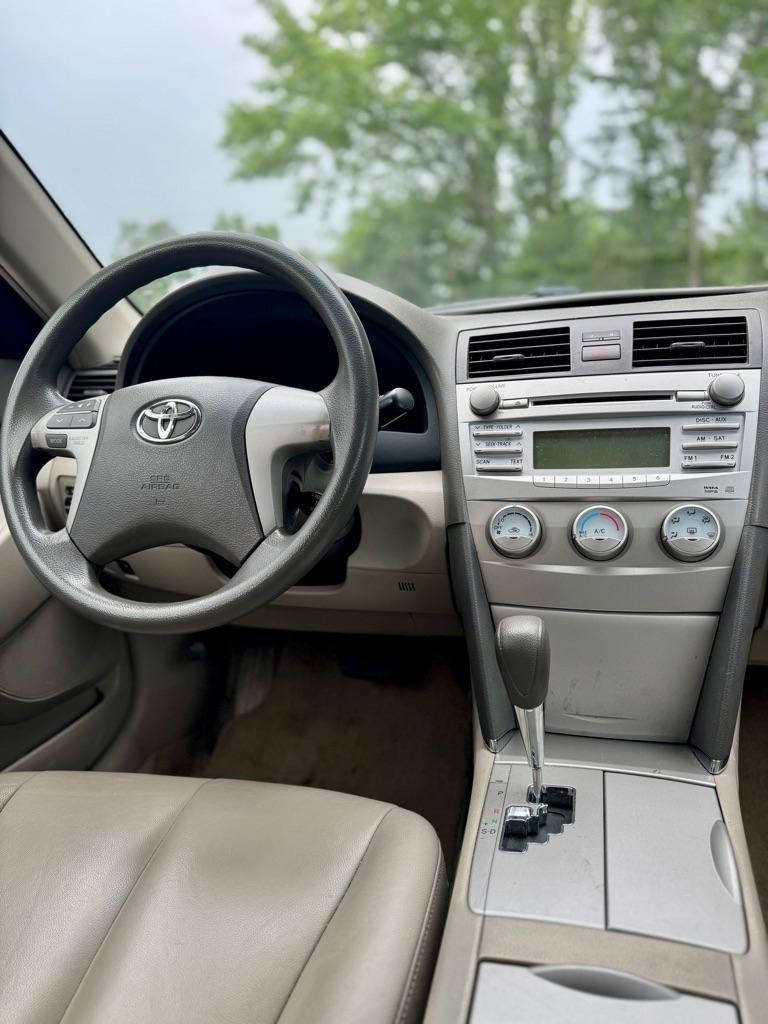 Toyota Camry 4dr Sdn I4 Man LE (Natl) 2011