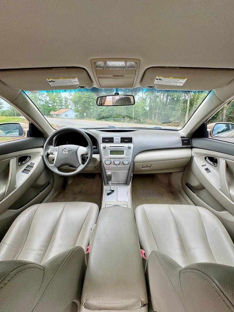 Toyota Camry 4dr Sdn I4 Man LE (Natl) 2011