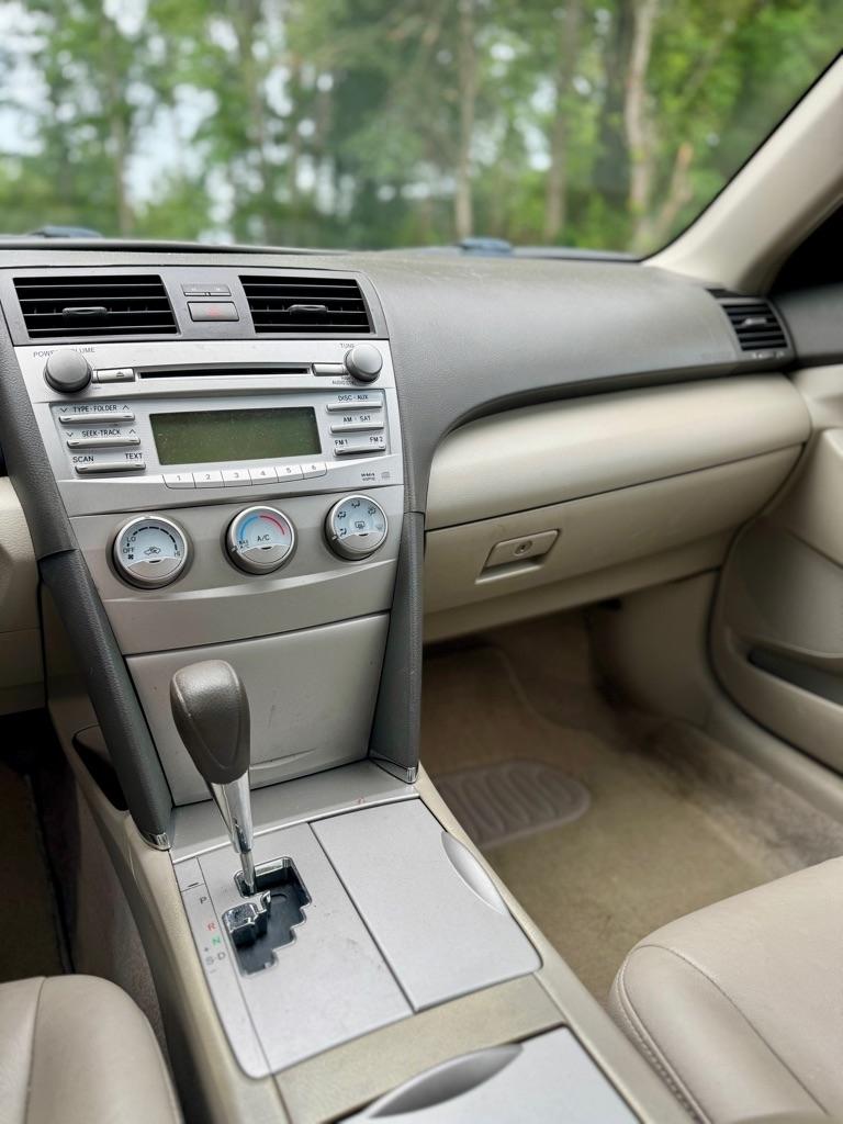 Toyota Camry 4dr Sdn I4 Man LE (Natl) 2011