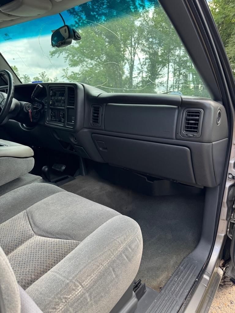 Chevrolet Silverado 1500 Reg Cab 119.0" WB 4WD LS 2003