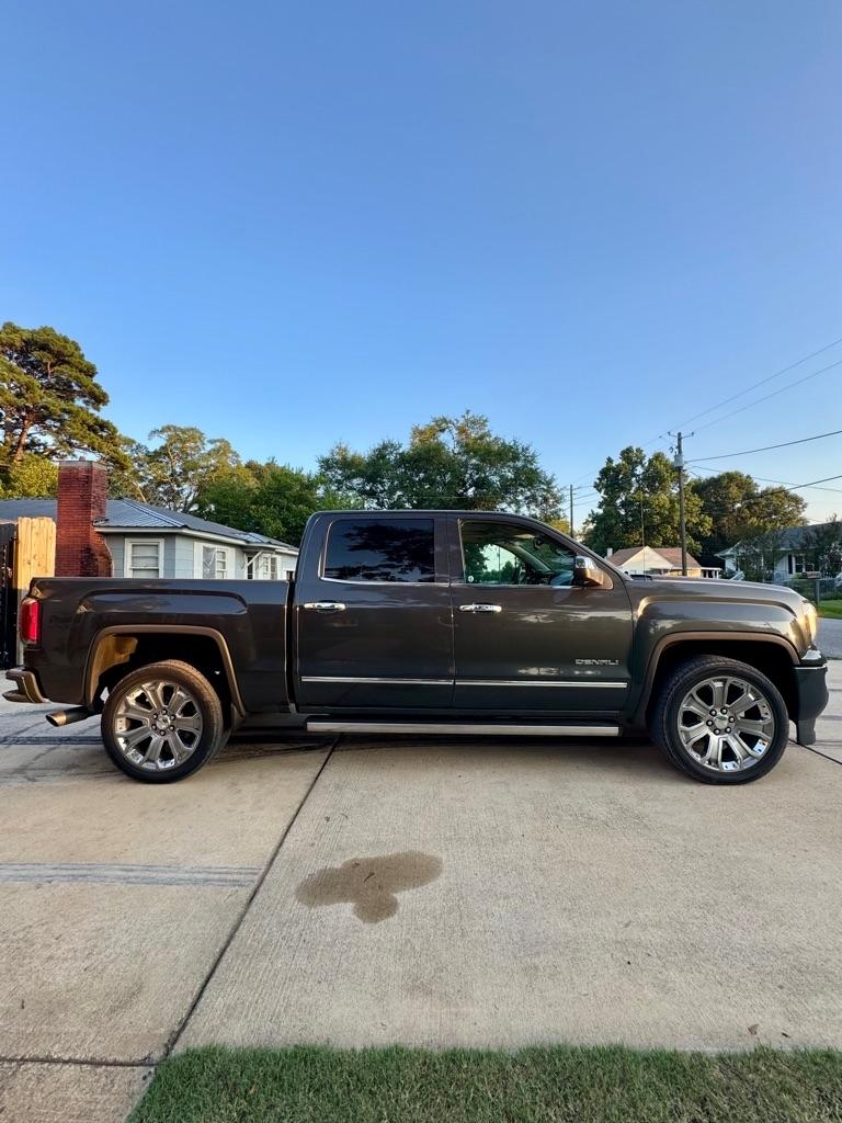 GMC Sierra 1500 4WD Crew Cab 143.5" Denali 2017