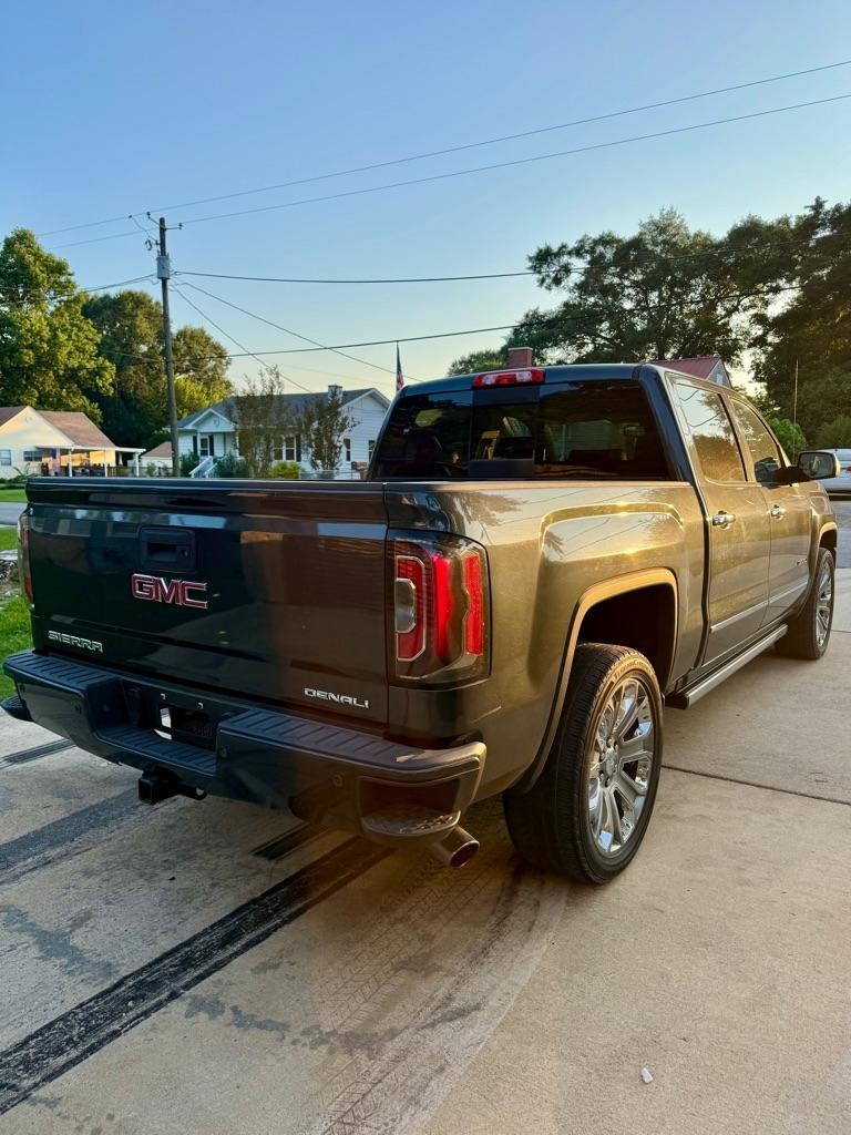GMC Sierra 1500 4WD Crew Cab 143.5" Denali 2017