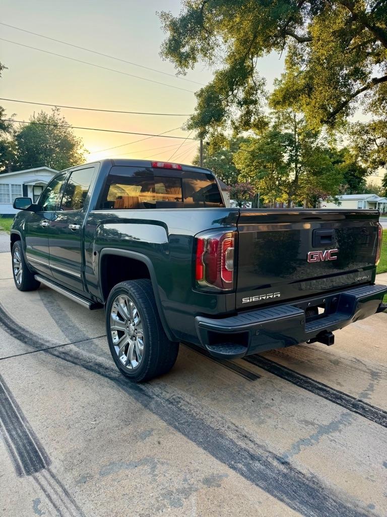 GMC Sierra 1500 4WD Crew Cab 143.5" Denali 2017