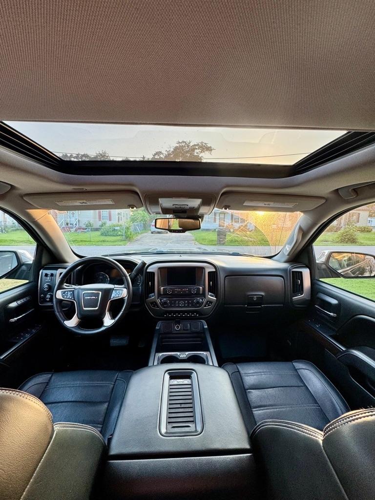 GMC Sierra 1500 4WD Crew Cab 143.5" Denali 2017