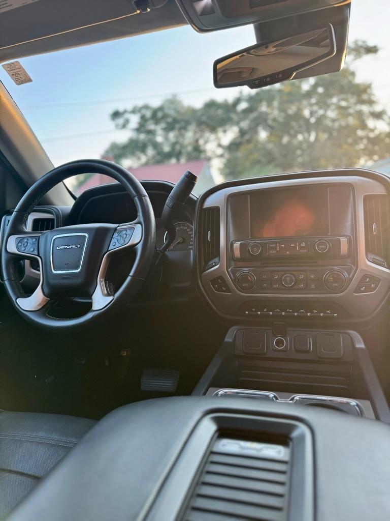 GMC Sierra 1500 4WD Crew Cab 143.5" Denali 2017