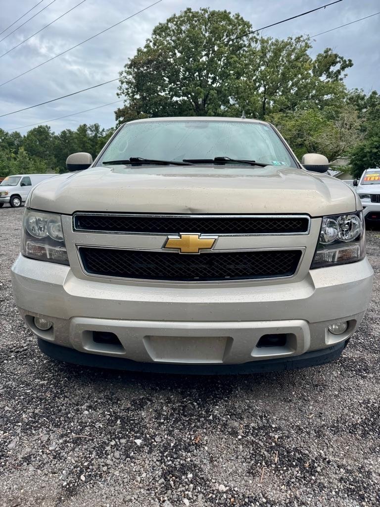 Chevrolet Suburban 4WD 4dr 1500 LT 2012