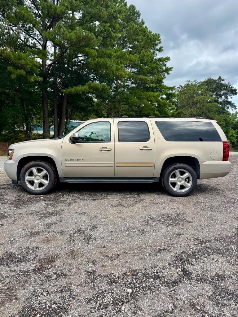 Chevrolet Suburban 4WD 4dr 1500 LT 2012
