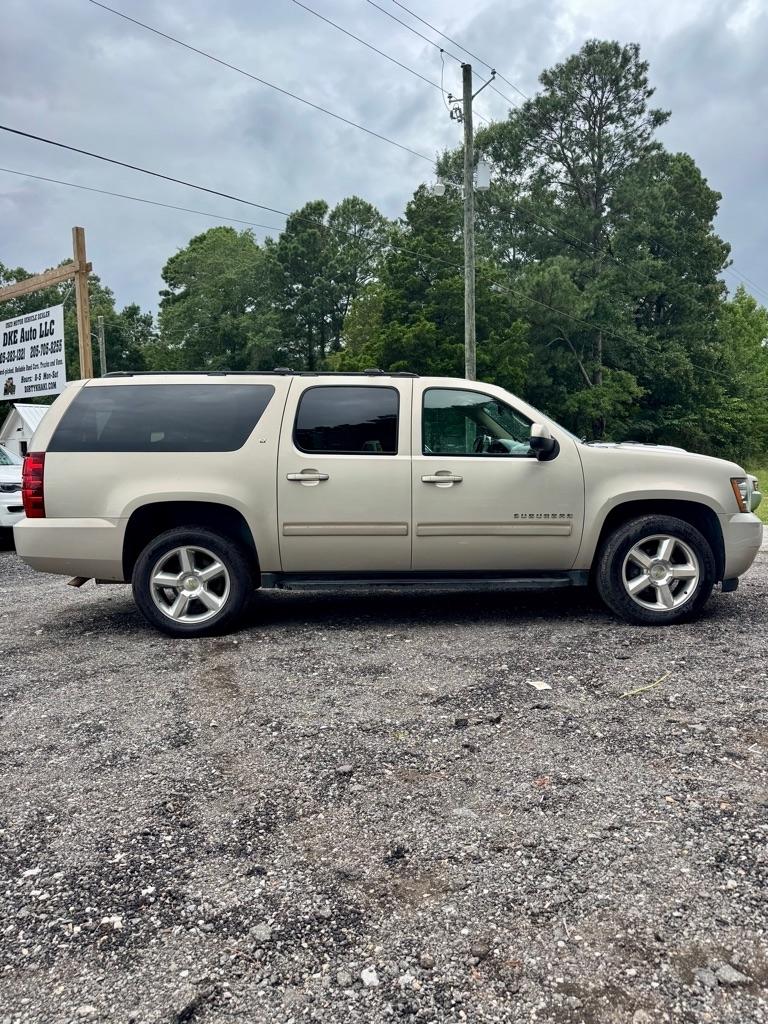 Chevrolet Suburban 4WD 4dr 1500 LT 2012