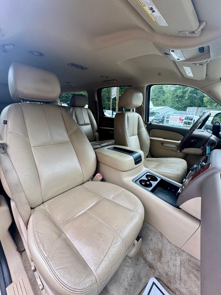 Chevrolet Suburban 4WD 4dr 1500 LT 2012