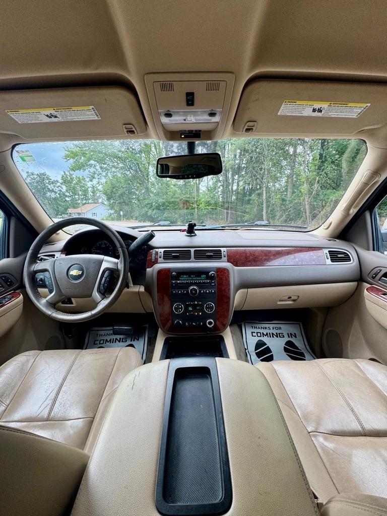 Chevrolet Suburban 4WD 4dr 1500 LT 2012