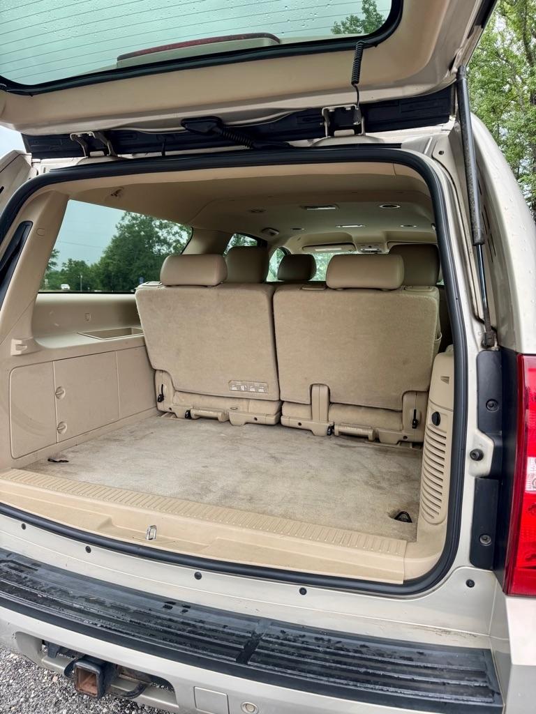 Chevrolet Suburban 4WD 4dr 1500 LT 2012