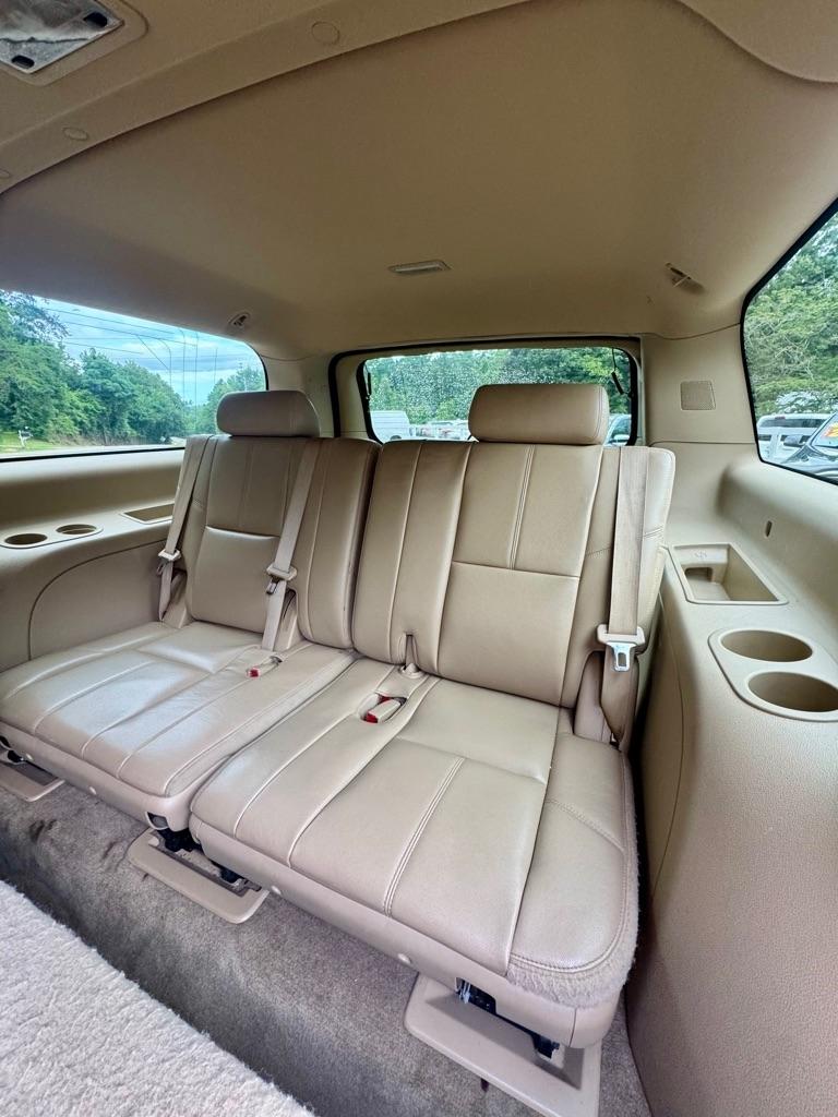 Chevrolet Suburban 4WD 4dr 1500 LT 2012