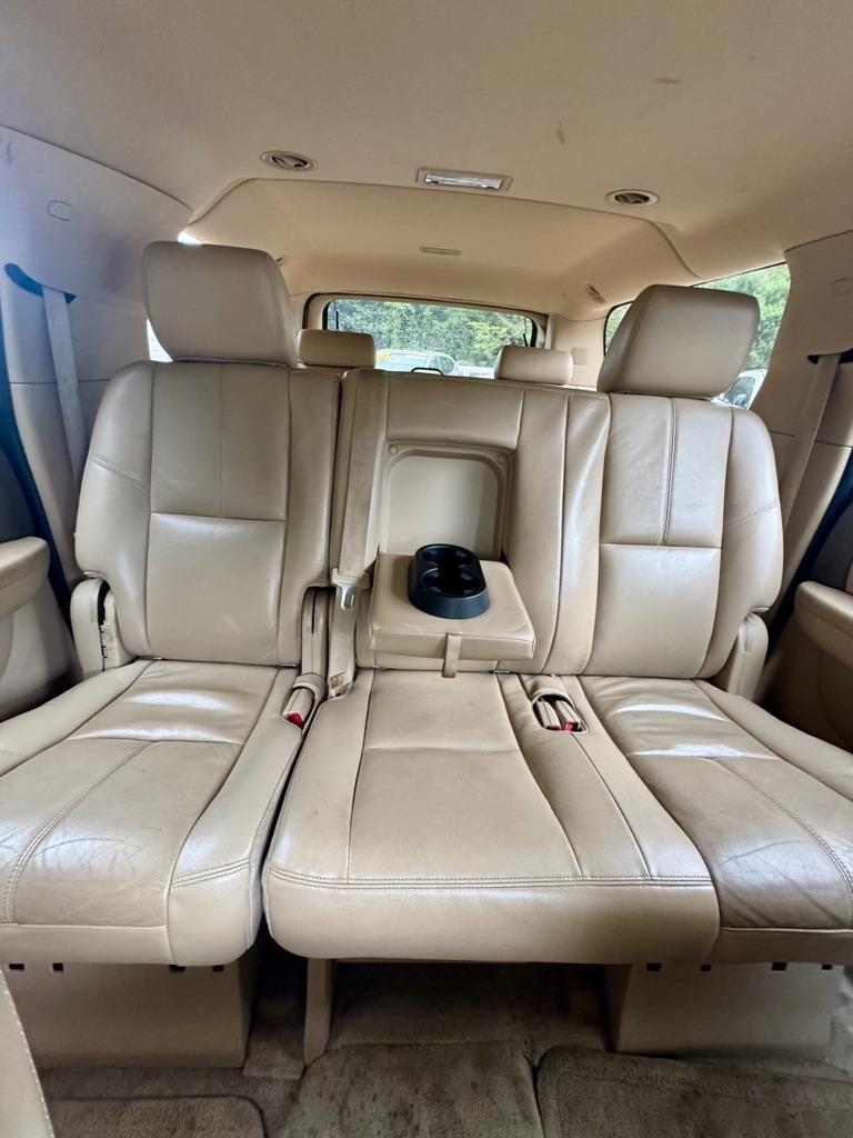 Chevrolet Suburban 4WD 4dr 1500 LT 2012