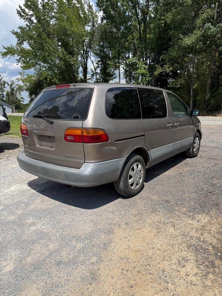 Toyota Sienna 5dr CE 1999