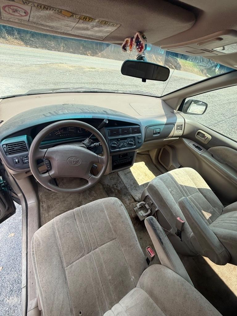 Toyota Sienna 5dr CE 1999