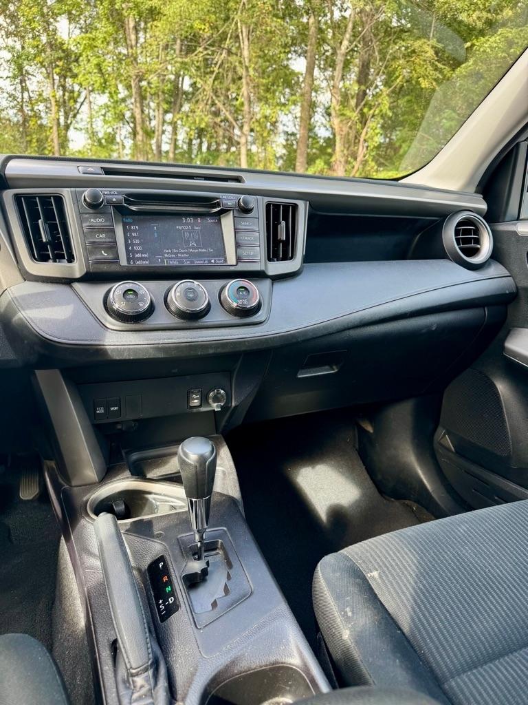 Toyota RAV4 FWD 4dr LE (Natl) 2016