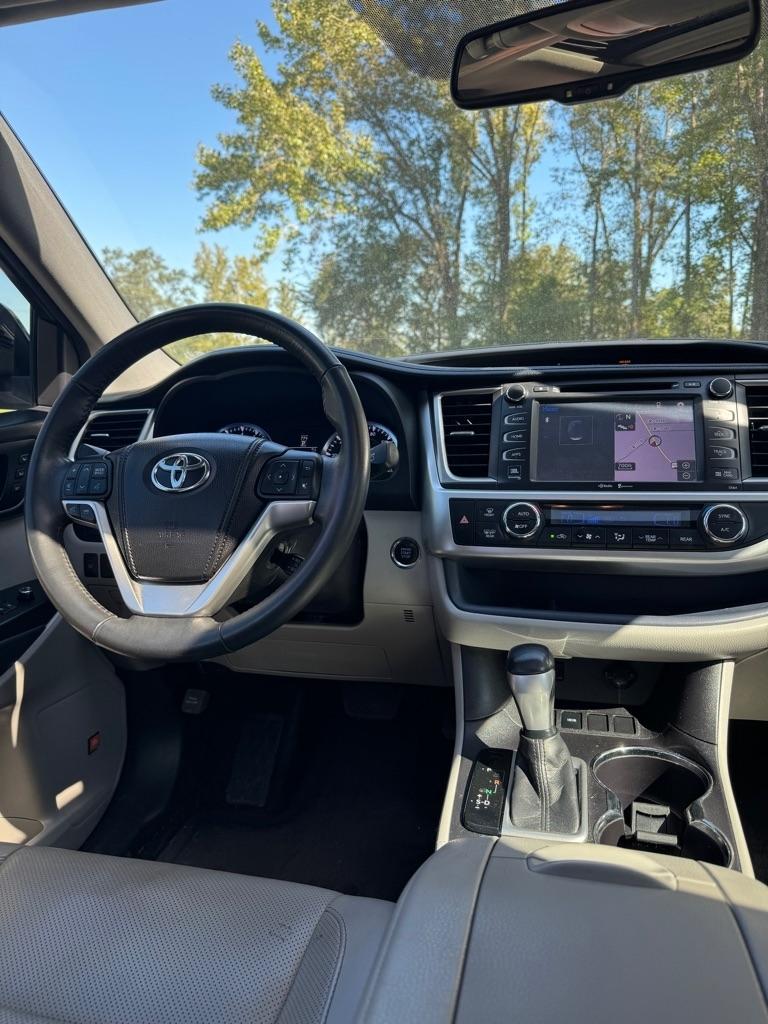 Toyota Highlander FWD 4dr V6 Limited (Natl) 2015