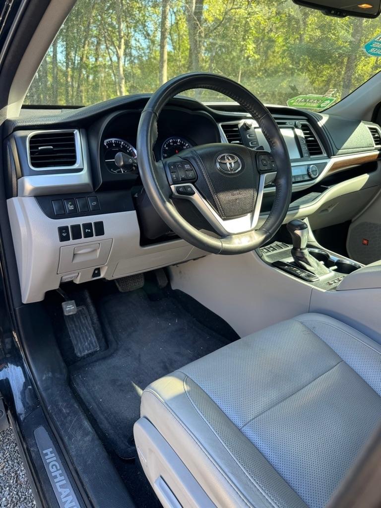 Toyota Highlander FWD 4dr V6 Limited (Natl) 2015