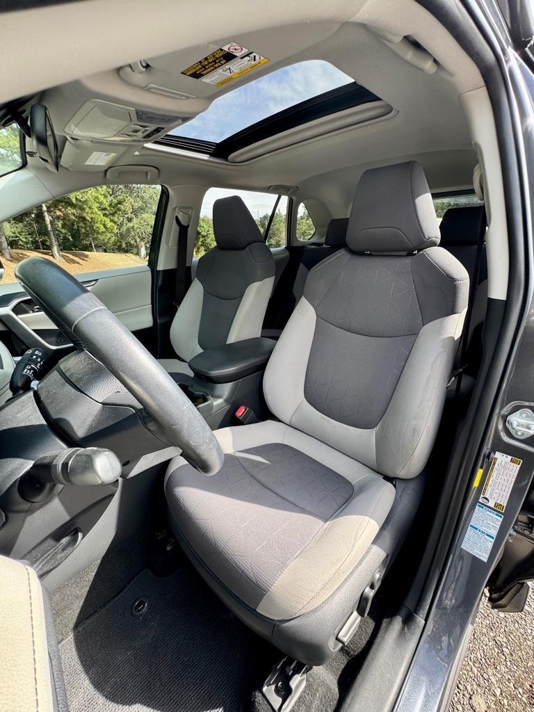 Toyota RAV4 XLE AWD (Natl) 2019