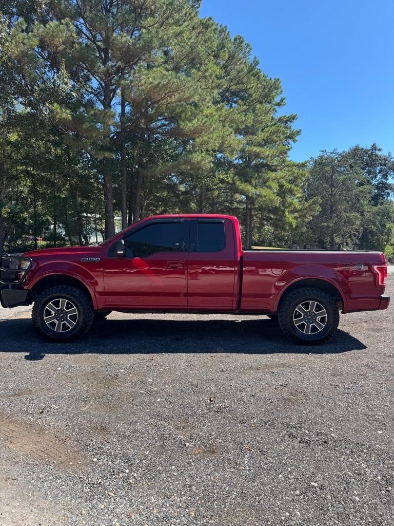 Ford F-150 4WD SuperCab 163" Lariat w/HD Payload Pkg 2015