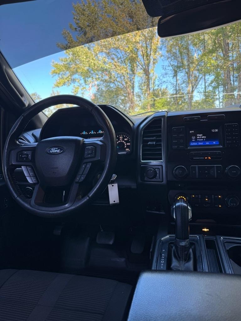 Ford F-150 4WD SuperCab 163" Lariat w/HD Payload Pkg 2015
