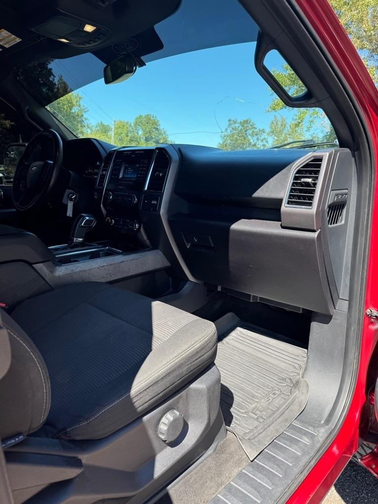 Ford F-150 4WD SuperCab 163" Lariat w/HD Payload Pkg 2015