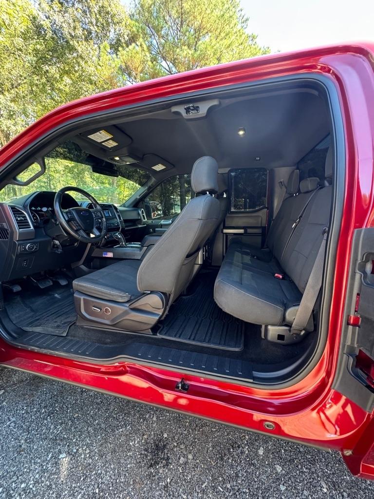 Ford F-150 4WD SuperCab 163" Lariat w/HD Payload Pkg 2015