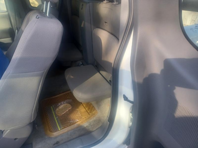 Nissan Frontier SV King Cab I4 5MT 2WD 2015