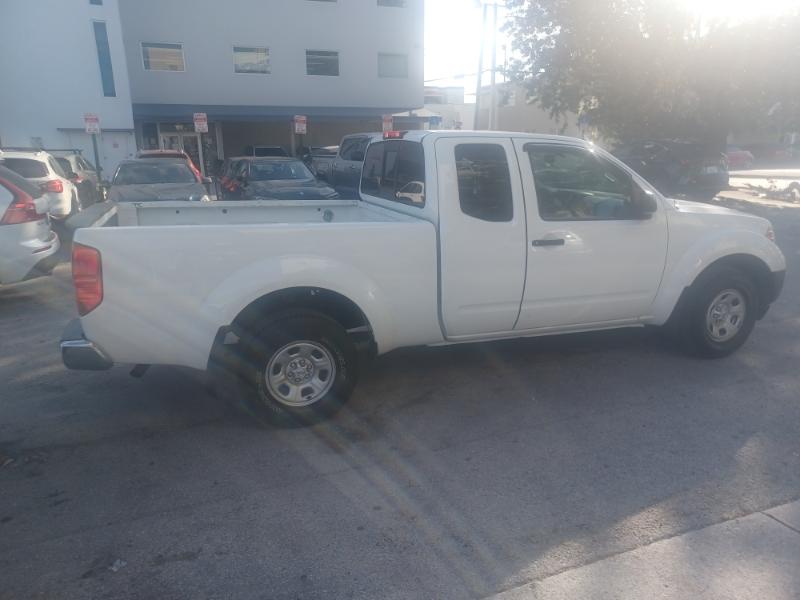 Nissan Frontier SV King Cab I4 5MT 2WD 2015